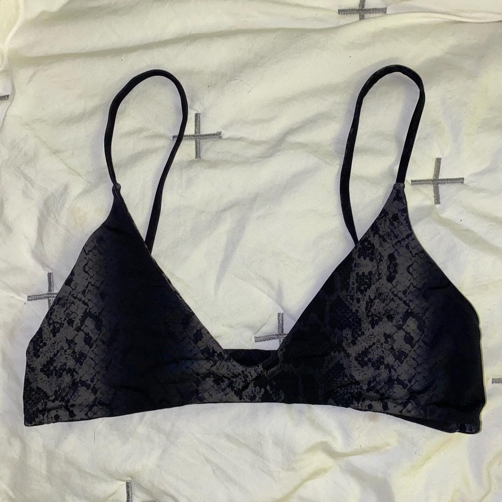 MAI Deluxe Top - Black Boa